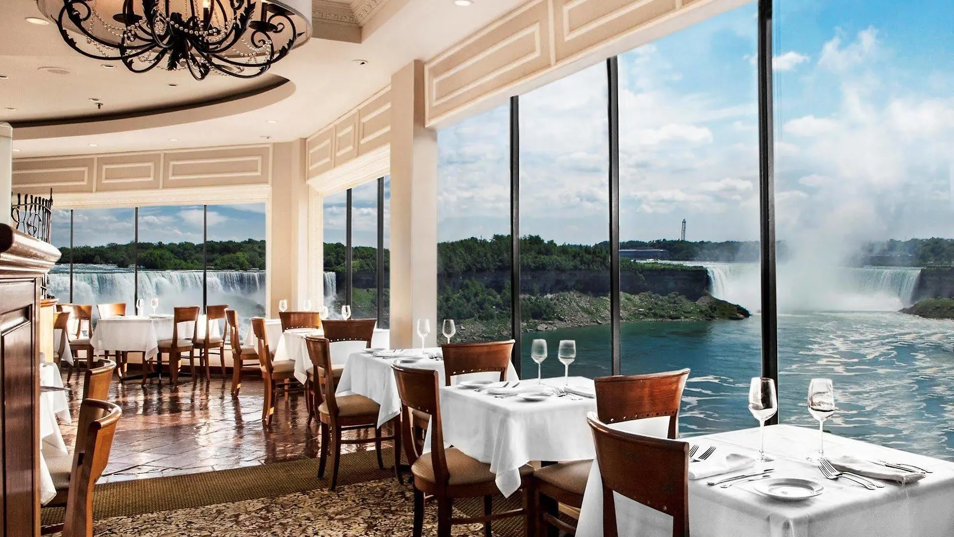 **** Semesteranläggning (resort) The Brock Niagara Falls Fallsview, Tapestry By Hilton Kanada